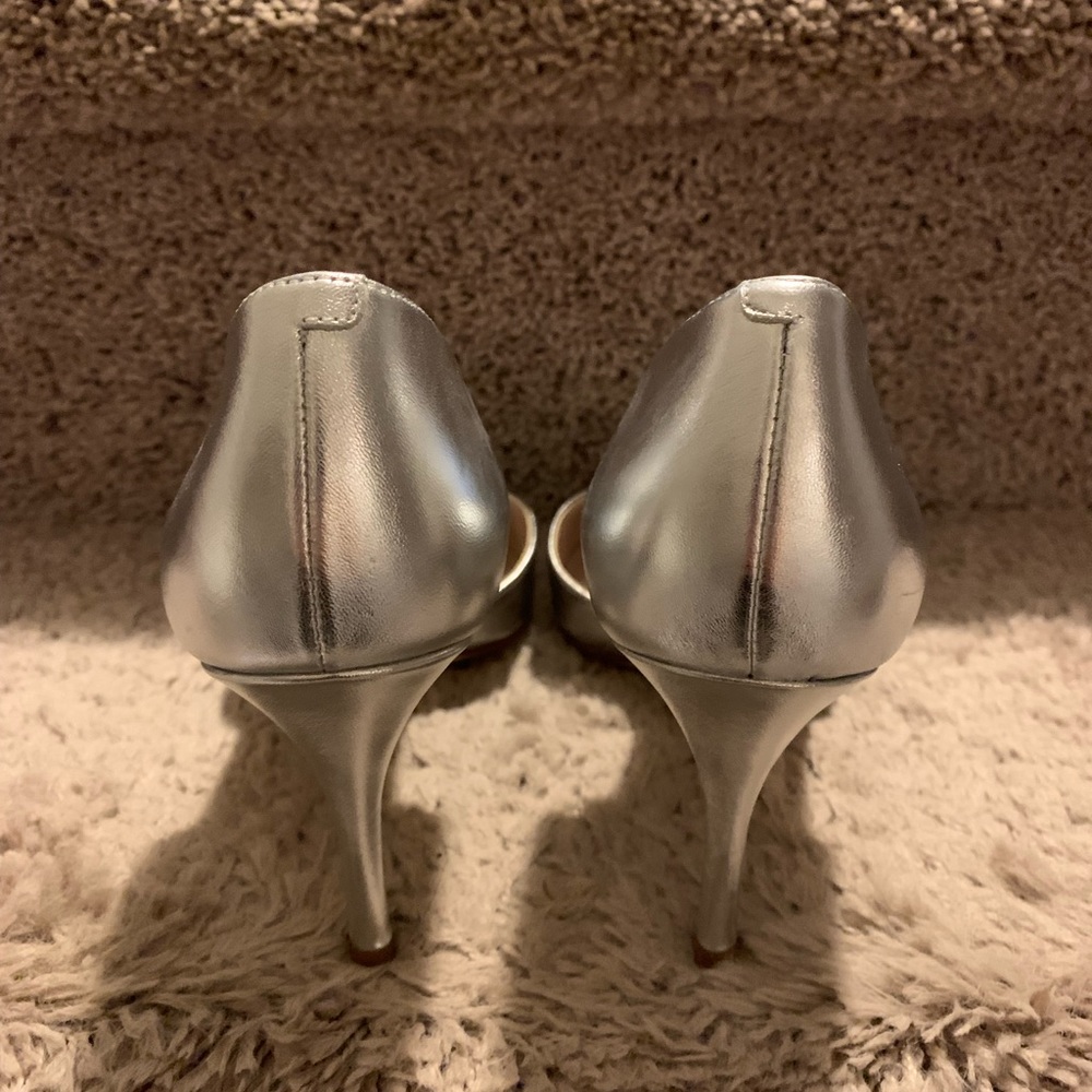 🎉Host Pick🎉 Nine West - Metallic Silver Heels - Picture 7 of 8